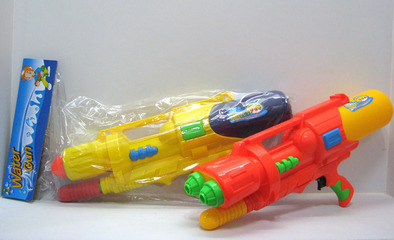 热销夏日玩具新宠 打汽水枪，解锁儿童戏水新乐趣